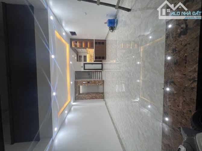Bán toà nhà Buliding Cạnh Hồ Đắc Di dòng tiền tốt - 8 tầng - DT đất 50m2 - Giá 13 tỷ - 7