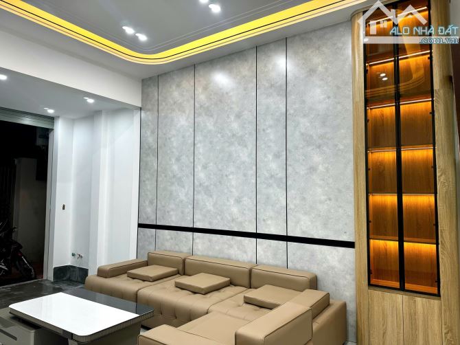 BÁN NHÀ 266 NGUYỄN VĂN CỪ 52M2- FULL NỘI THẤT - Ô TÔ ĐỖ CỔNG - HƠN 9 TỶ SỔ ĐẸP - 8