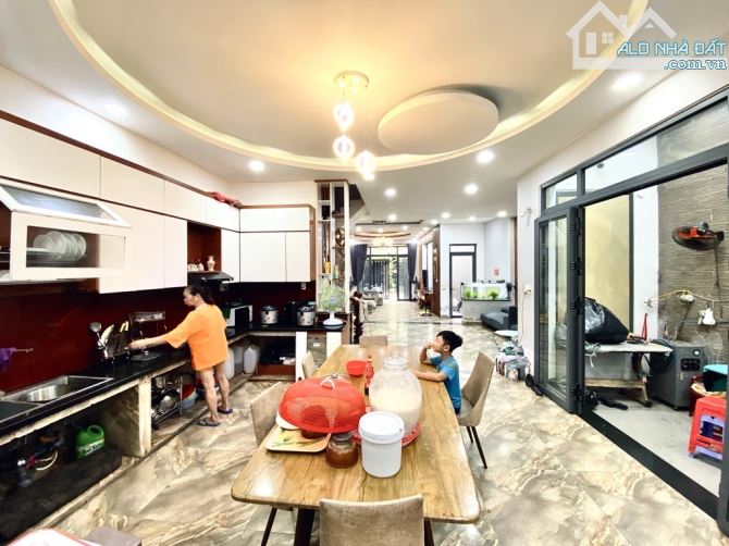 Nhà  Tân Kỳ Tân Quý, 4 Tầng, 131m2, Nở Hậu, Hẻm Nhựa 8m , Giá 11.96 Tỷ TL - 8