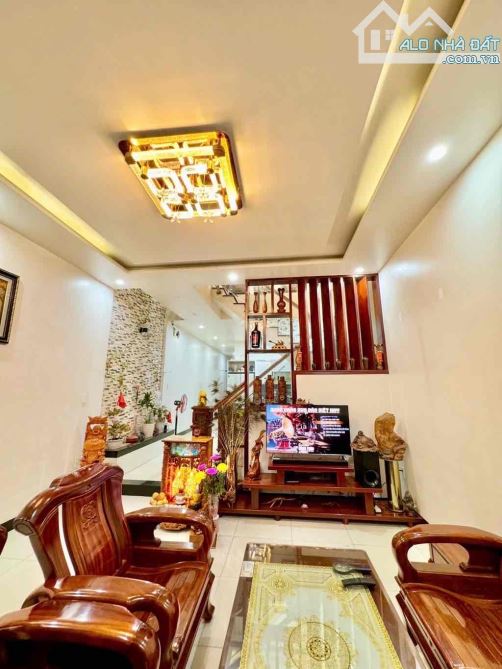 🏡 Nhà 3 tầng 3 mê full nội thất cao cấp đường Tống duy Tân Diện tích đất 99,3m2 . DTXD : - 8