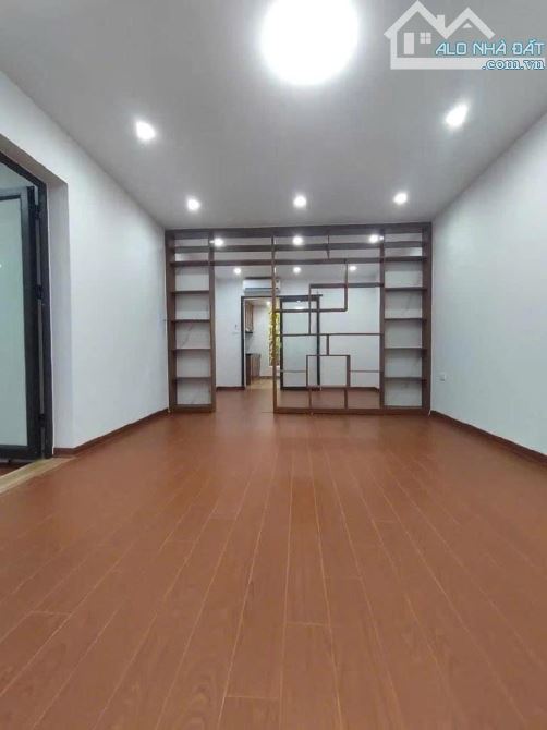 CH tập thể nhà E1 Thanh Xuân Bắc DT 80m2, 2 PN-lô góc 2 thoáng sáng, giá chỉ 3x tỷ HIẾM