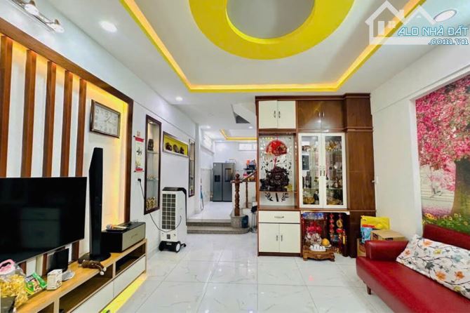 Bán nhà Nguyễn Kiệm Phú Nhuận, 39.8m² (4m / hậu 4.2m x 10m) 3 Tầng - Giá 7.5 tỷ TL