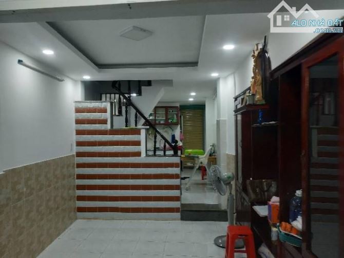 Bán nhà Đông Hồ, Phường 8, Tân Bình. DT : 36m2 (3.6 x 11), 3tầng. Giá : 3.7 tỷ TL