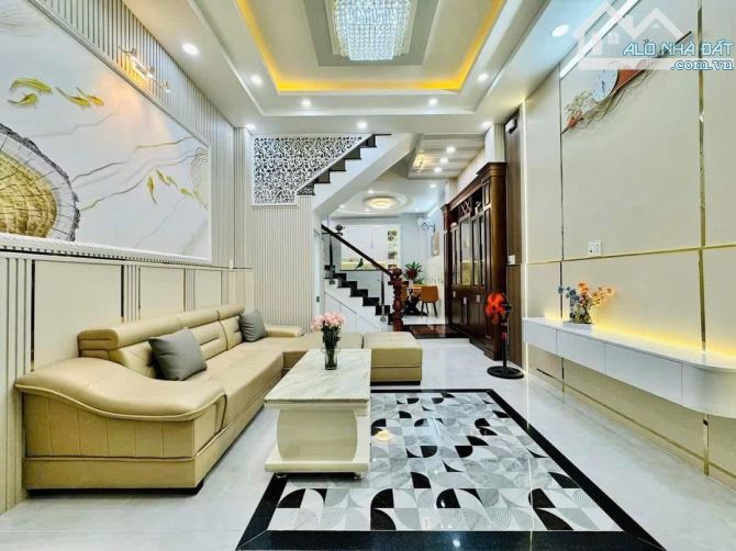 Bán gấp nhà 60m2 ngay Hoà Bình, Tân Phú. Giá: 2 Tỷ 850. SHR, hẻm ô tô. Liên hệ ngay