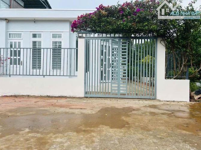 Nhà đẹp Hoà Long 8x16,2m 2 Phòng Ngủ sân oto