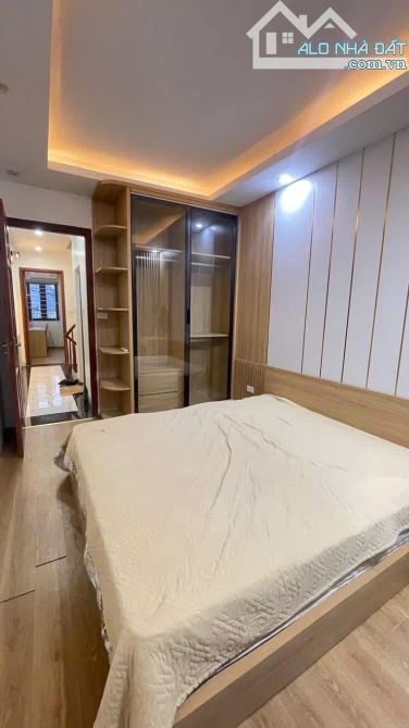 Nhà đẹp Đại Từ, 36m², 4 tầng, 5PN, ngõ rộng, gần hồ Linh Đàm, giá chỉ 6 tỷ!