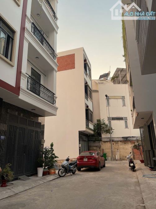 Hẻm nhựa 8m có lề khu Vip 368 Tân Sơn Nhì. DT: 8x16m (15.8 tỷ), DT: 10x18m (17 tỷ) cấp 4