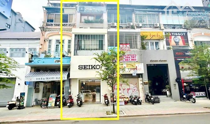 Cho thuê showroom MT số 50 Lê Lợi, Bến Nghé, Q1. Dt: 4,5x25m, Kc: 3 tầng