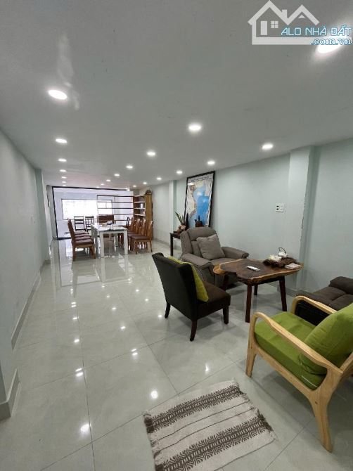 BÁN GẤP NHÀ ĐẸP GẦN CHỢ PHẠM VĂN HAI,XE HƠI VÔ NHÀ,DT:68M²,(4*17M)BTCT, 💰NHỈNG 9TỶ.