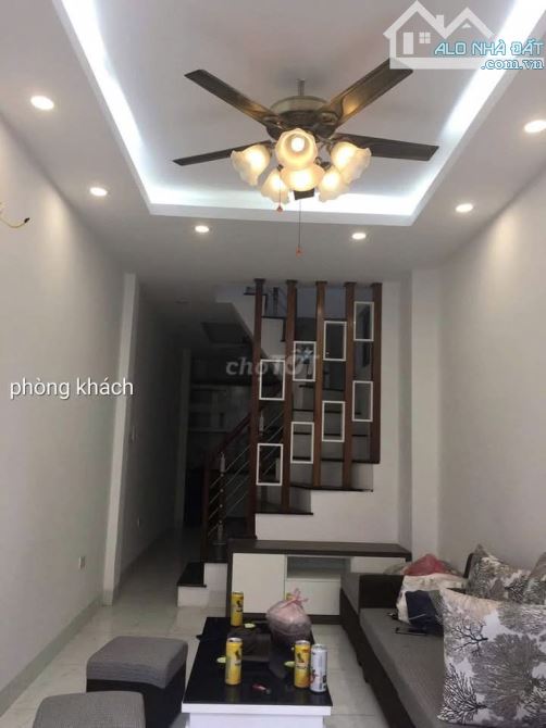 Cho thuê nhà ngõ ba gác phố Kim Giang Thanh Xuân 35m x 3 tầng, giá 10tr/tháng