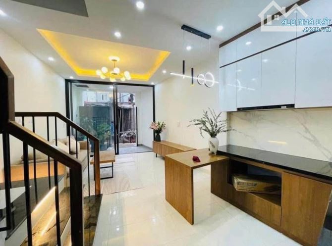 Hữu Hòa,Cuối Kim Giang,sổ 42m 5 tầng,lô góc 4.65 tỷ - 1