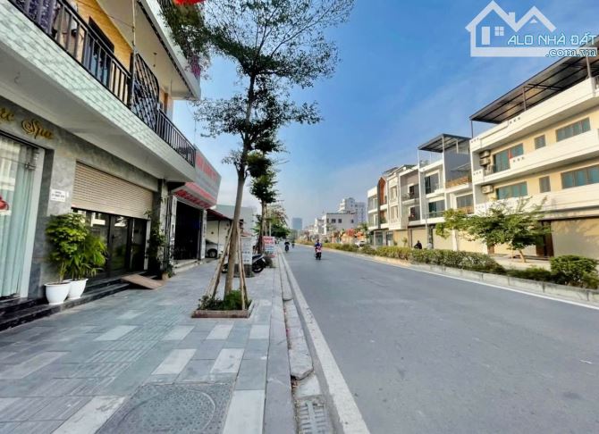 bán 300m2 Mặt đường Lê Quang Đạo ( Đông Khê 2 đoạn giữa đường ngã 3 đông khê 1 ) - 1