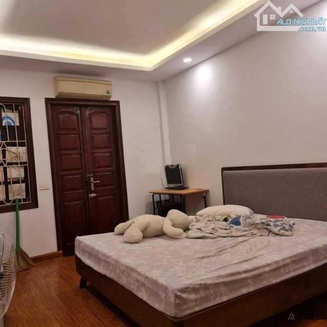 Cho thuê nhà ngõ 7 phố Nghĩa Đô. Diện tích 70m2 x 4 tầng có nội thất, ngõ rộng ô tô đi lại - 1