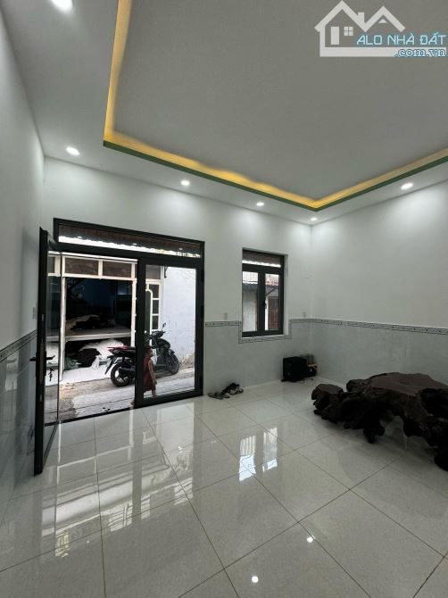 BÌNH TÂN GIÁP TÂN PHÚ, ÔTÔ CẠNH NHÀ MỚI ĐẸP 56M2 CÔNG NHẬN ĐỦ, NGANG 5M, SỔ VUÔNG ĐẸP, CHÀ - 1