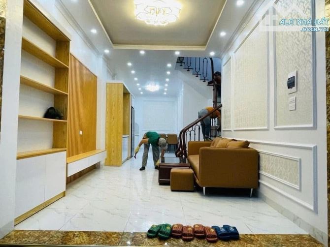 Giá đầu tư! Văn chương,40m^5T- vừa ở vừa kinhdoanh, hơn 6 đồng View Hồ - 1