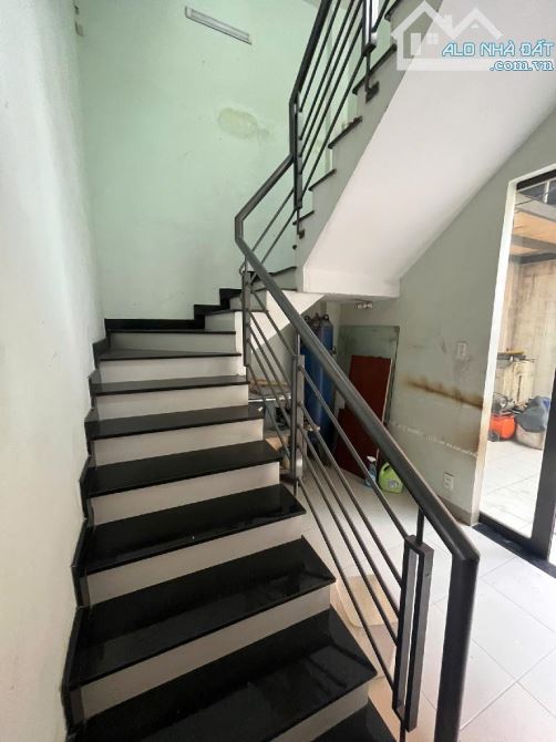 BÁN GẤP NHÀ ĐẸP GẦN CHỢ PHẠM VĂN HAI,XE HƠI VÔ NHÀ,DT:68M²,(4*17M)BTCT, 💰NHỈNG 9TỶ. - 1