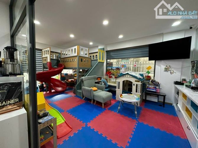 Nhà gần mặt tiền Trần Trọng Cung Quận 7. DT 12x22. Trệt 2 Lầu căn góc. Ngộp 38 tỷ - 1