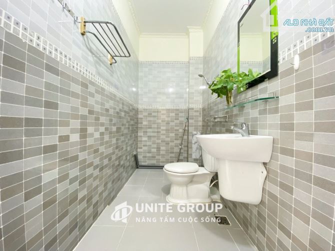 BAN CÔNG RỘNG THOÁNG ĐỖ ĐƯỢC OTO QUẬN 7 🏡Vị trí: 793 Trần Xuân Soạn, Phường Tân Hưng Quận - 1