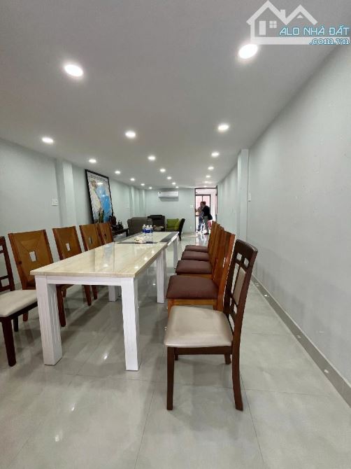 BÁN GẤP NHÀ ĐẸP GẦN CHỢ PHẠM VĂN HAI,XE HƠI VÔ NHÀ,DT:68M²,(4*17M)BTCT, 💰NHỈNG 9TỶ. - 2