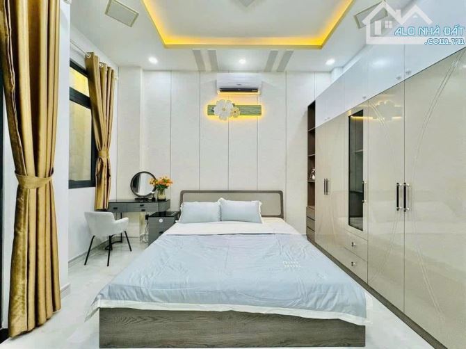 Bán gấp nhà 60m2 ngay Hoà Bình, Tân Phú. Giá: 2 Tỷ 850. SHR, hẻm ô tô. Liên hệ ngay - 4