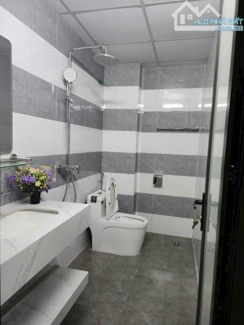 Bán liền căn nhà Võ Văn Tần, Quận 3 48m2 SHR, 4PN, 3WC full nội thất, Chỉ có 3 Tỷ LH Ngay - 7