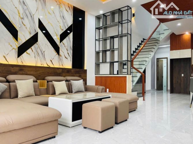 NHÀ 3 TẦNG, RẤT ĐẸP - FULL NỘI THẤT - KHU VIP HOÀ XUÂN - ĐÀ NẴNG. - 9