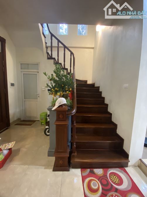 Bán biệt thự vườn Tư Đình, Long Biên 130M, MT12M, LÔ GÓC, Ô TÔ, SÂN VƯỜN.