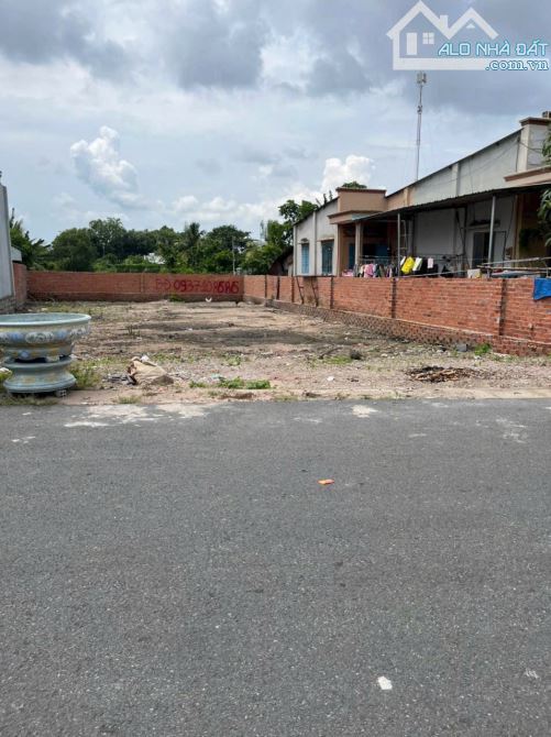 Chính chủ gửi bán lô đất đẹp trung tâm thị trấn Long Điền. Cách chợ Long Điền 300m