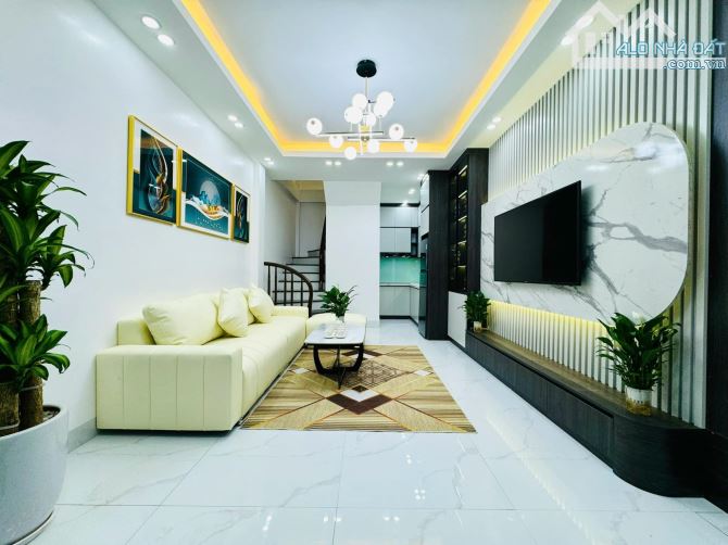 Nhà đẹp Thanh Xuân Khuất Duy Tiến 30m2 chỉ nhỉnh 5 tỷ