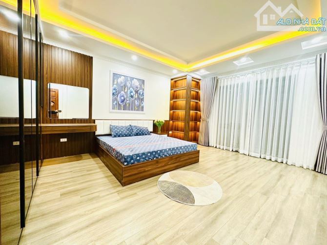 Bán nhà mặt Ngõ Trần Quốc  Hoàn ,40m2 5 tầng ,ô tô ,kinh doanh ,2 thoáng nhỉnh 11 tỷ - 11