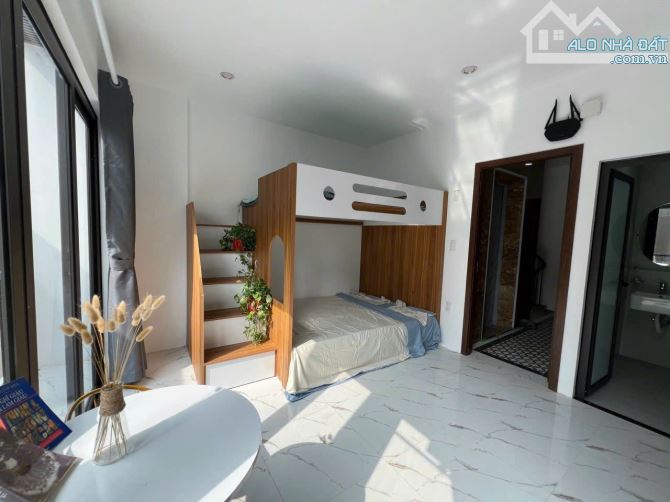 BÁN TÒA CCMN ĐỐNG ĐA 145M x 9 TẦNG 29 PHÒNG DOANH THU 2,1TỶ /NĂM ~ 5%. GIÁ 45TỶ - 2