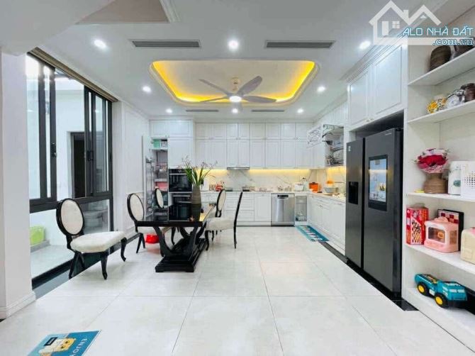 Bán nhà Ô Cách, quận Long Biên 42m2, 5 tầng, 6 tỷ, ô tô đỗ cửa, 10m phố, trung tâm. - 1