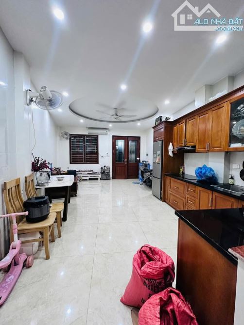 QUAN NHÂN-NHÀ ĐẸP NHƯ MỚI- NGÕ NÔNG- GẦN PHỐ- 42M X 5T GIÁ 7 TỶ - 1
