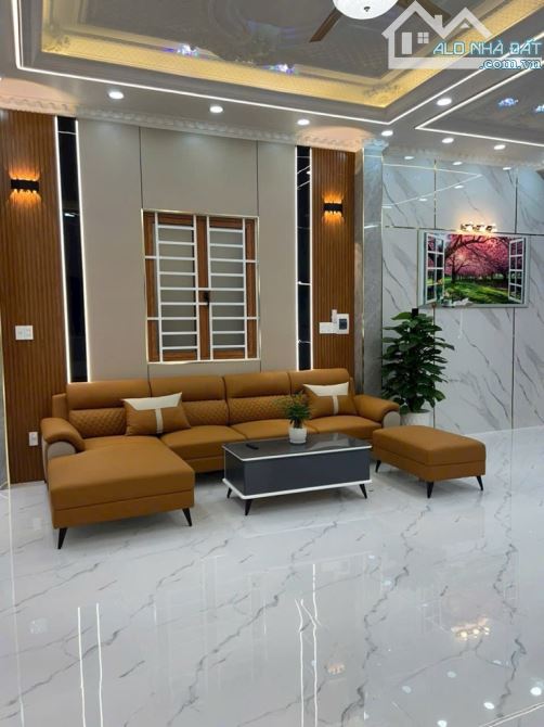 Biệt thự 3 tầng 8x20 mặt tiền nhánh Nguyễn Ảnh Thủ, full nội thất, vị trí VIP - 2