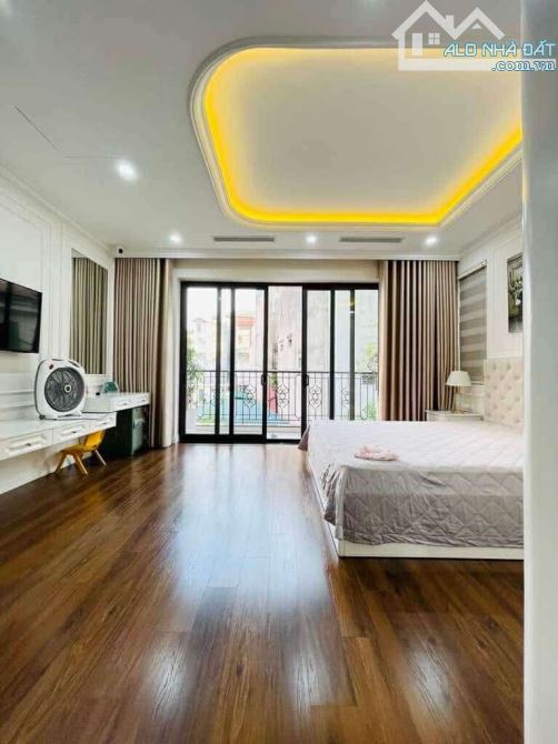 Bán nhà Ô Cách, quận Long Biên 42m2, 5 tầng, 6 tỷ, ô tô đỗ cửa, 10m phố, trung tâm. - 2