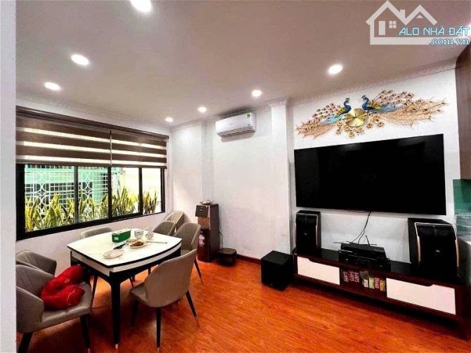 Bán nhà phân lô Phố Trần Quang Diệu, Hoàng Cầu, Đống Đa, 60m2*6T*6m, ô tô tránh, giá 24.9t - 3