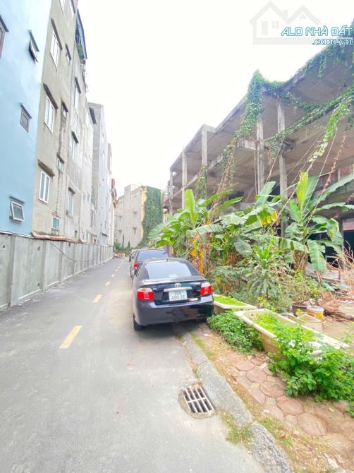 Bán nhà BT KĐT Mỗ Lao, Thanh Bình, dt 215m2, 4t, mt 12m, giá bán 40 tỷ. Lh Huy Ông Địa - 3