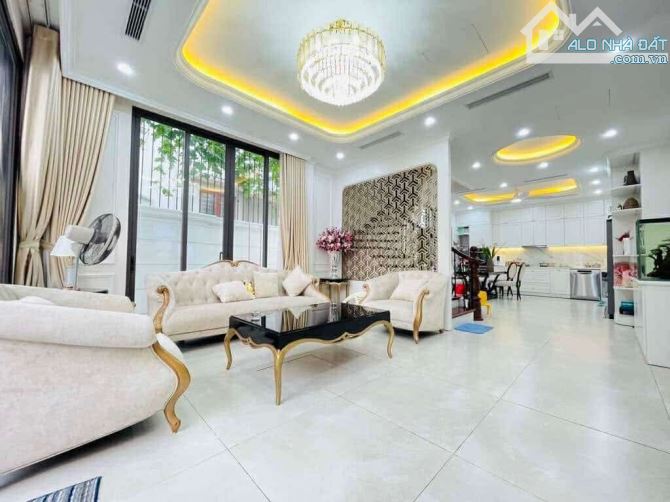 Bán nhà Ô Cách, quận Long Biên 42m2, 5 tầng, 6 tỷ, ô tô đỗ cửa, 10m phố, trung tâm. - 3