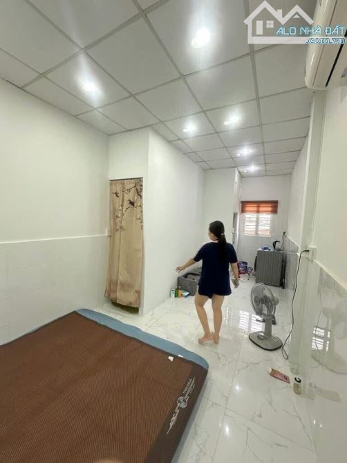 Bán nhà Thoại Ngọc Hầu, Hoà Thạnh, Tân Phú. DT : 24m2 (3 x 8), 2 tầng. Giá : 2.9 tỷ TL - 4