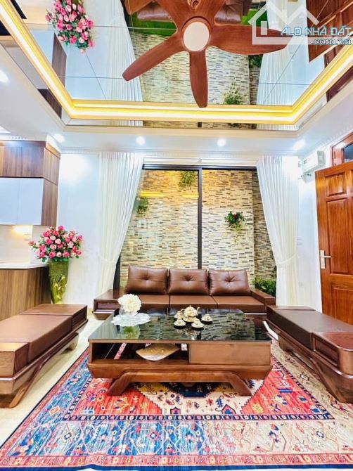 Bán nhà mặt Ngõ Trần Quốc  Hoàn ,40m2 5 tầng ,ô tô ,kinh doanh ,2 thoáng nhỉnh 11 tỷ - 4