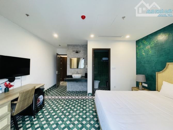 TÒA KHÁCH SẠN 5 SAO "CHARMPEARL HANOI HOTEL"  - LÔ GÓC 4 THOÁNG - VÌA HÈ - ÔTÔ TRÁNH - GAR - 4