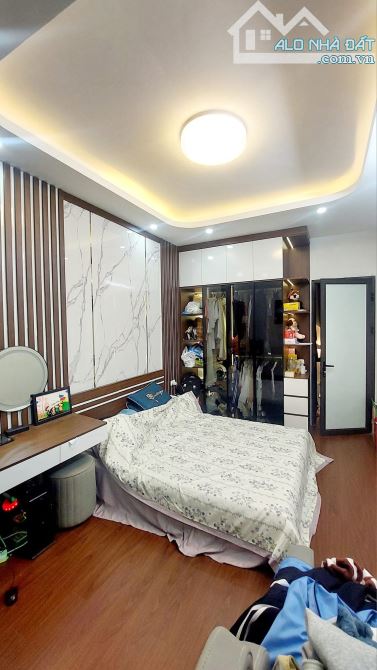 Nhỉnh 5 tỷ nhà 32m2 - 5 tầng- Như mới - Ngõ 211 Khương Trung- Thanh Xuân - 6