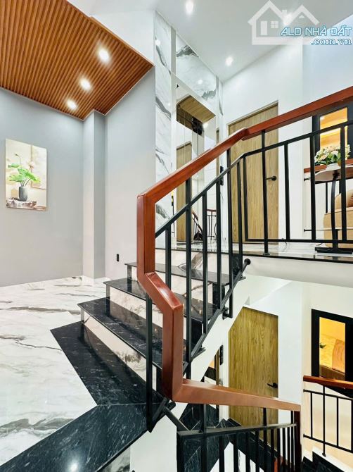 Bán nhà mới, có thang máy đường Phạm Văn Chiêu p16