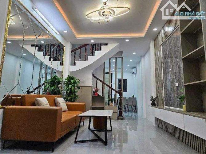 Nhà đẹp Hoàng Hoa Thám, P.6,5 tầng, 99 m2 sd,tặng full NT