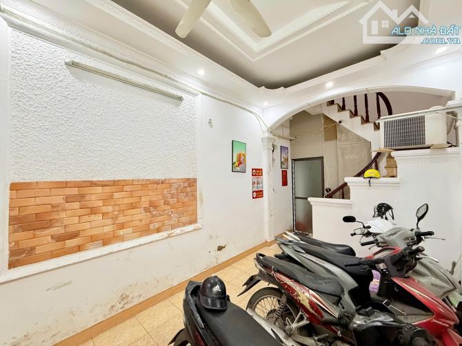 Cần bán gấp Nhà Kim Giang - Hoàng Mai siêu siêu rẻ 44.2m² 4 tầng đẹp nở hậu chỉ 6.19 tỷ