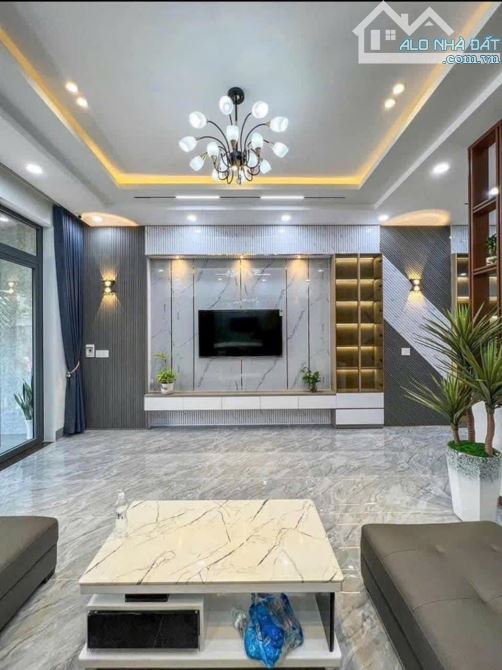 Đi nước ngoài, bán nhà hẻm ô tô ngay Hậu Giang, Q6 . Giá: 4.250 tỷ/100m2, sổ riêng