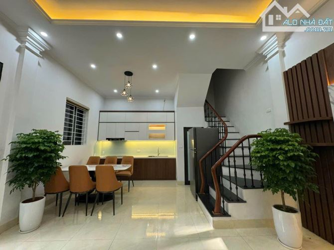 Bán nhà 40m², 3tầng 3 ngủ khép kín phố Hoàng Hoa Thám, Ba Đình, 5.3 tỷ