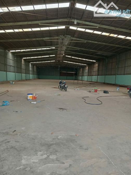 Cho thuê 2100m2 xưởng Thuận An - Bình Dương đường container giá 100 tr có thương lượng