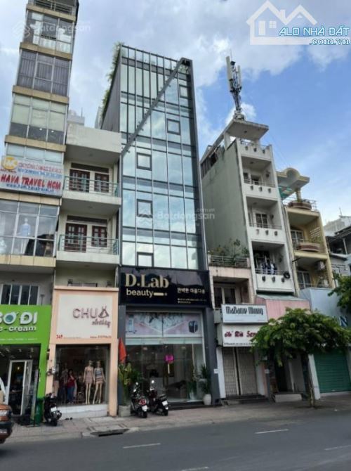 Bán nhà MT mới đẹp khu đường hoa - 21 Hoa Hồng, Phường 2, Phú Nhuận - DT: 4x 16m, 3 Lầu