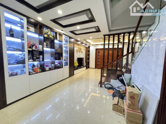 NHÀ ĐẸP KIM GIANG, 30M2, 6 TẦNG, GIÁ 5,98 TỶ TRUNG TÂM QUẬN, NGÕ NÔNG THÔNG THOÁNG, Ô TÔ S